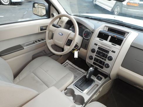 Used 2010 Ford Escape 4WD Hybrid image 25