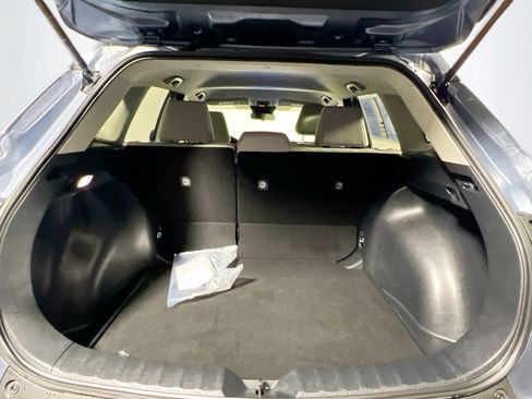 Used 2024 Toyota Corolla Cross L image 33