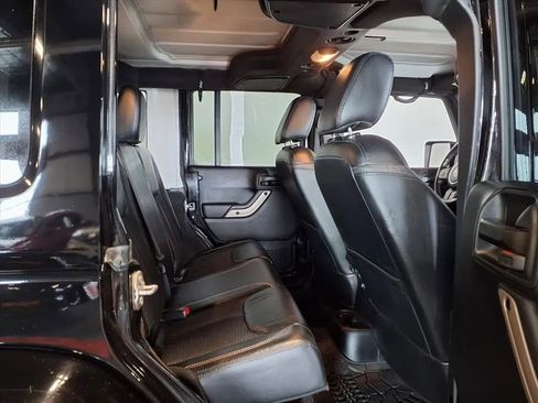 Used 2017 Jeep Wrangler Unlimited Sahara image 10