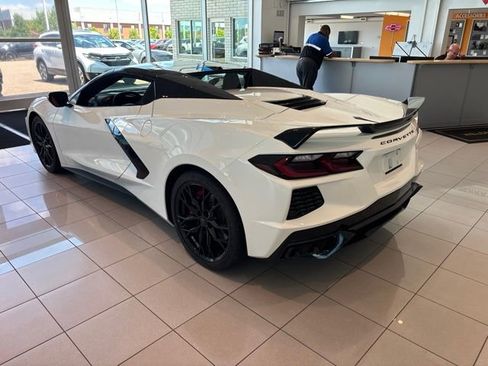 Used 2024 Chevrolet Corvette Stingray Preferred Conv w/ Z51 Performance Package RWD image 4