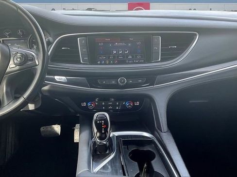 Used 2020 Buick Enclave Essence w/ LPO, Luxury Package AWD/4WD image 9