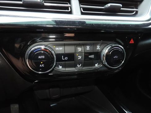 Used 2025 Chevrolet Trax RS w/ Sunroof Package FWD image 26