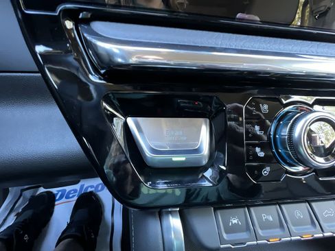 Used 2024 GMC Sierra 1500 Denali w/ Technology Package AWD/4WD image 16