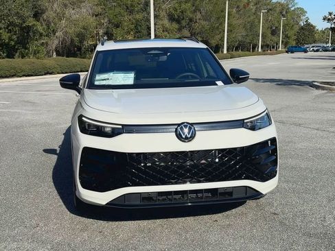 New 2026 Volkswagen Tiguan SE R-Line image 3