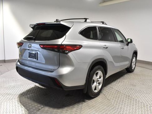 Used 2023 Toyota Highlander LE image 3