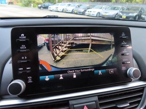 Used 2018 Honda Accord Touring image 23