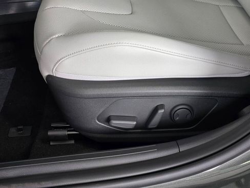 New 2026 Hyundai Elantra Limited FWD image 18