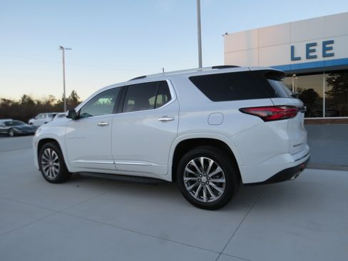 Certified 2022 Chevrolet Traverse Premier w/ LPO, Floor Liner Package image 3