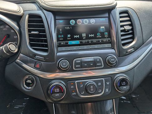 Used 2019 Chevrolet Impala LT FWD image 22