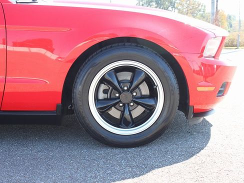 Used 2011 Ford Mustang Premium image 4