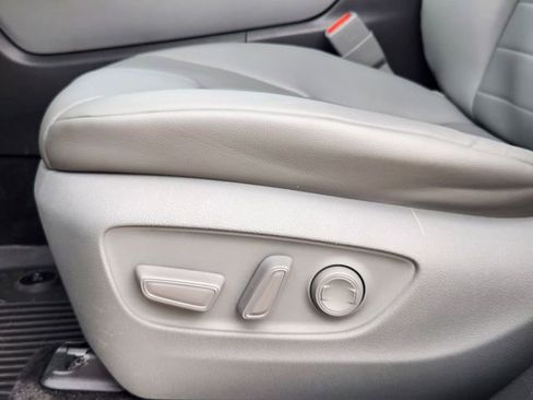 Used 2022 Toyota Highlander XLE image 24