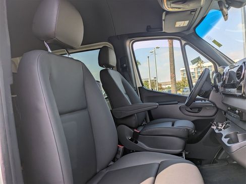 New 2025 Mercedes-Benz Sprinter 2500 image 9
