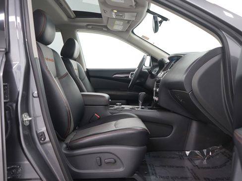 Used 2020 Nissan Pathfinder SL image 10