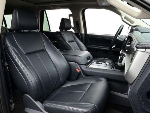 Used 2024 Ford Expedition Max XLT image 17