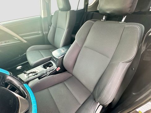 Used 2018 Toyota RAV4 XLE w/ Plus Extra Value Package FWD image 22
