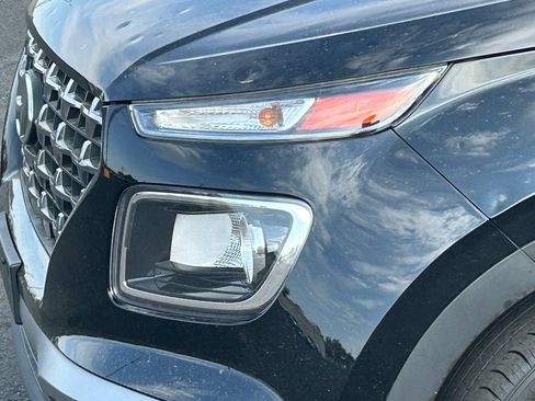 Used 2022 Hyundai Venue SEL FWD image 10