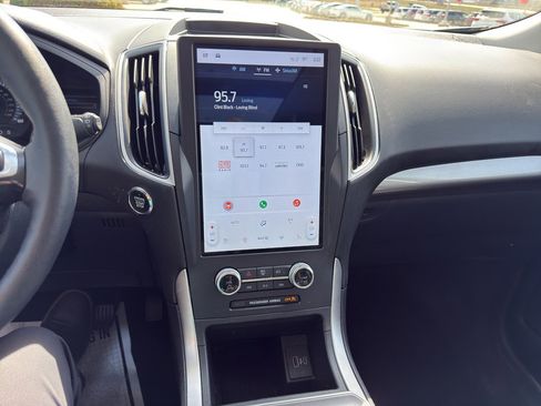 Used 2024 Ford Edge SEL w/ Convenience Package image 16