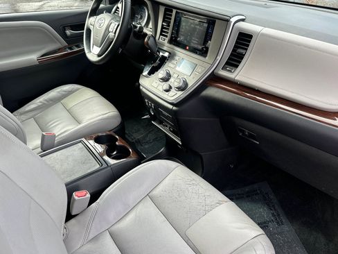 Used 2015 Toyota Sienna Limited Premium image 20