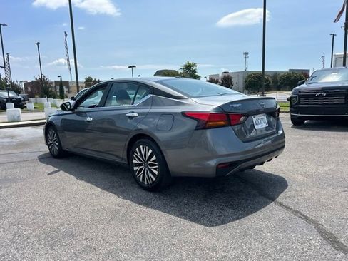 Used 2025 Nissan Altima 2.5 SV FWD image 5
