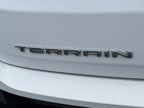 Used 2024 GMC Terrain SLE AWD/4WD image 9