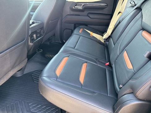 Used 2023 GMC Sierra 1500 AT4 w/ AT4 Preferred Package AWD/4WD image 16