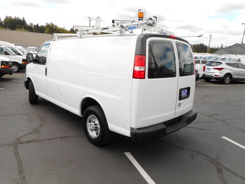 Used 2016 Chevrolet Express 2500 RWD image 8