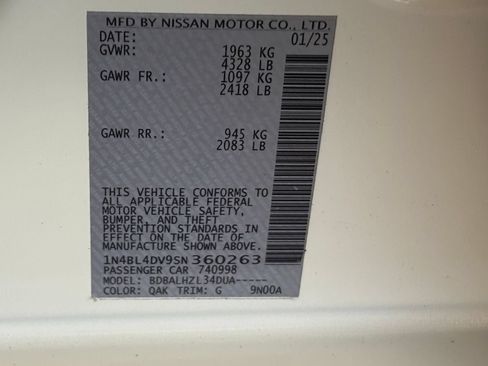 Used 2025 Nissan Altima 2.5 SV FWD image 24