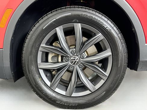 Used 2022 Volkswagen Tiguan SE image 11