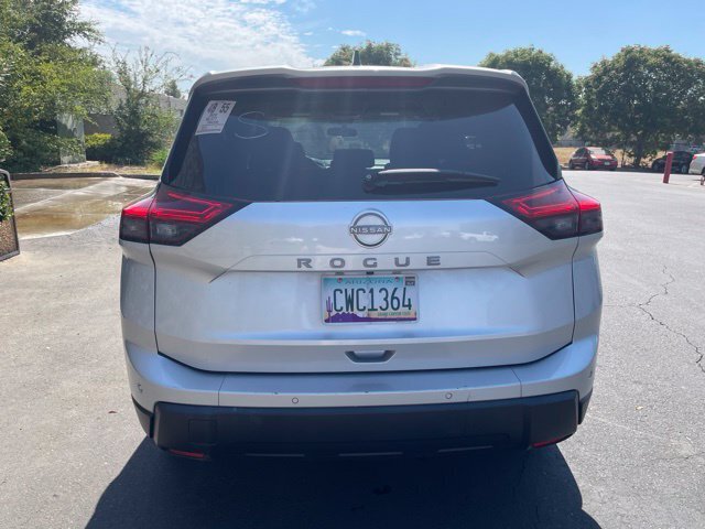 Used 2024 Nissan Rogue S FWD image 5