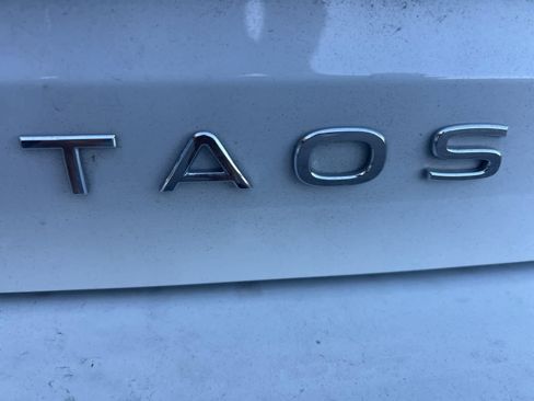 Used 2024 Volkswagen Taos SE image 18