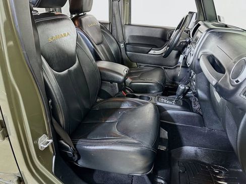 Used 2015 Jeep Wrangler Unlimited Sahara w/ Connectivity Group image 13