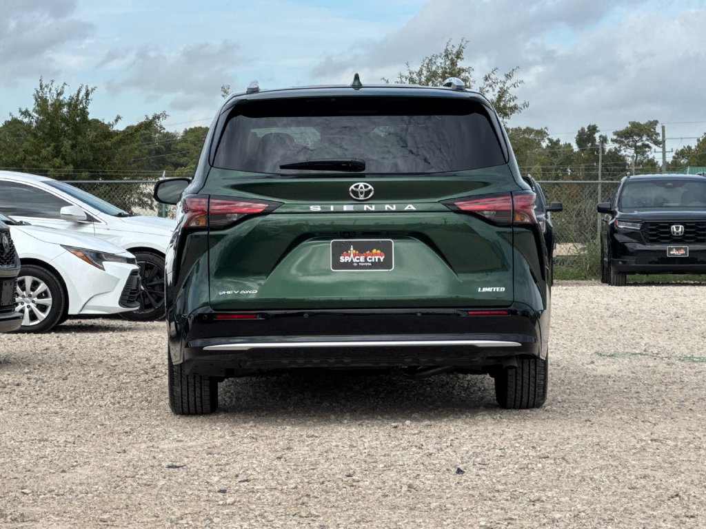 Used 2026 Toyota Sienna Limited AWD/4WD image 5