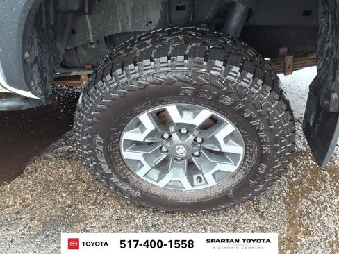 Used 2022 Toyota Tacoma TRD Off-Road AWD/4WD image 11