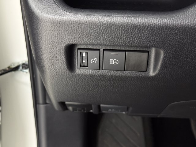 Used 2025 Toyota RAV4 LE FWD image 15