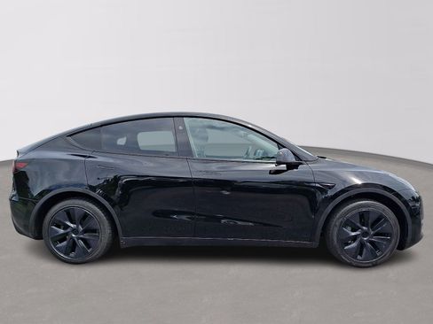 Used 2024 Tesla Model Y Long Range RWD image 7
