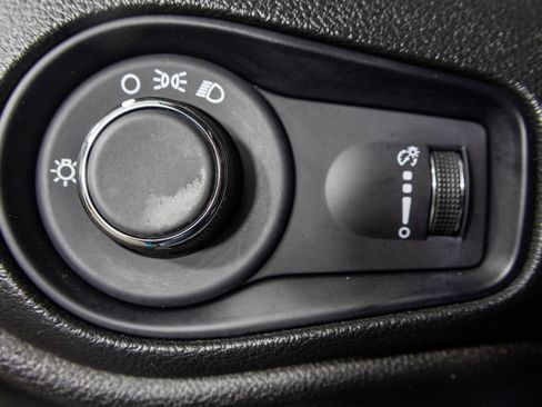 Used 2022 Jeep Renegade Sport w/ Sport Appearance Group image 31