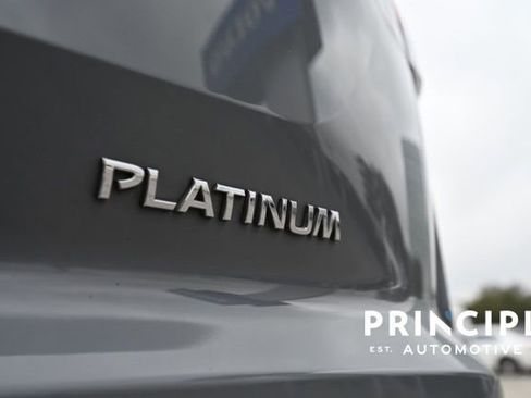 Used 2023 Nissan Pathfinder Platinum image 13