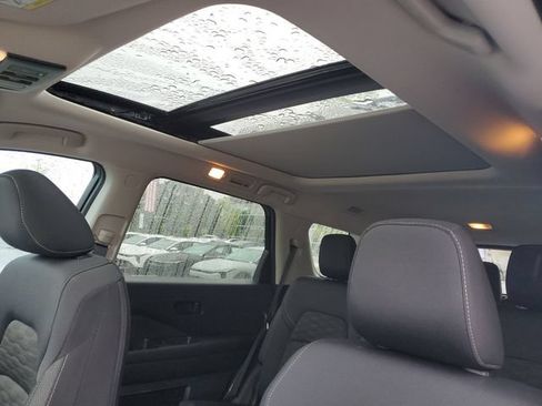 Used 2025 Nissan Pathfinder SV w/ SV Premium Package FWD image 17