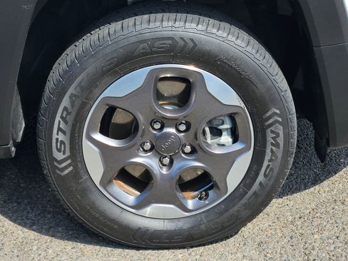 Used 2017 Jeep Renegade Sport w/ Power & Air Group image 34