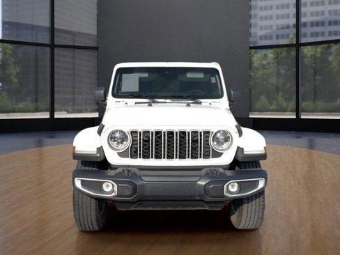 Used 2025 Jeep Wrangler Sahara image 8