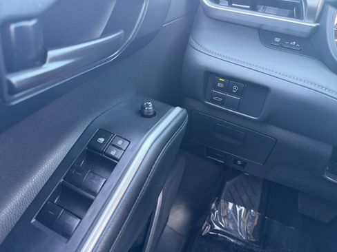 Certified 2024 Toyota Highlander LE image 22