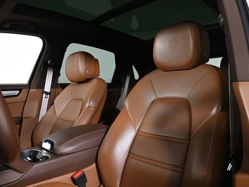 Certified 2022 Porsche Cayenne S Platinum image 5