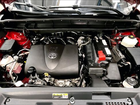 Used 2021 Toyota Highlander LE image 12