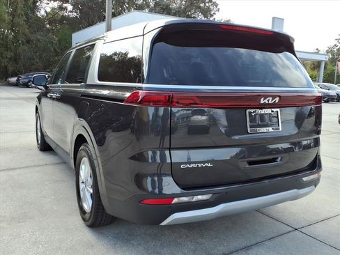 Used 2024 Kia Carnival LX image 5