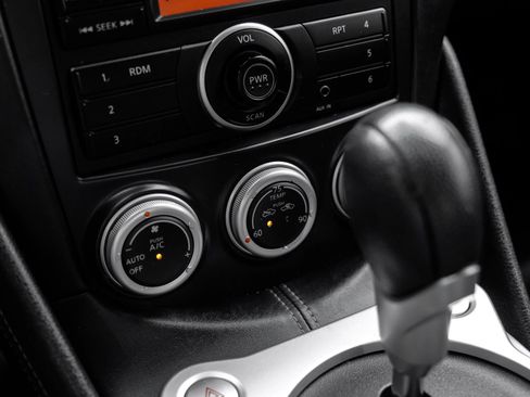 Used 2011 Nissan 370Z Coupe image 27