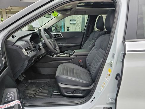 New 2026 Mitsubishi Outlander AWD image 17