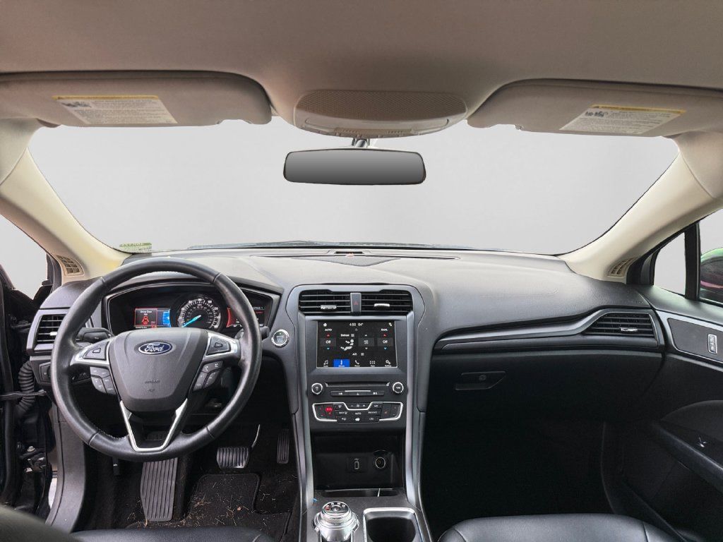 Used 2018 Ford Fusion SE w/ Equipment Group 201A FWD image 21