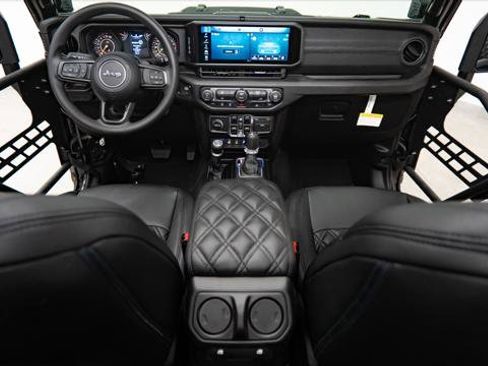 Used 2026 Jeep Gladiator Sport AWD/4WD image 2