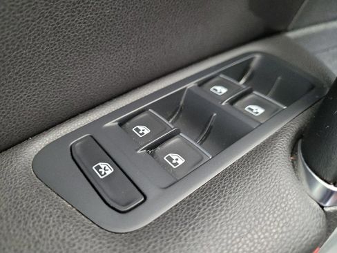 Used 2016 Volkswagen GTI SE image 27