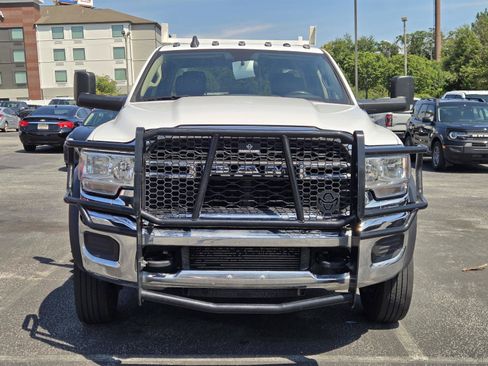 Used 2020 RAM 4500 Tradesman w/ Chrome Appearance Group RWD image 2